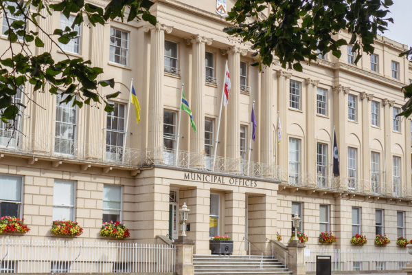 Private hire driver licence revoked for displaying illegal number plates