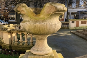 Urn pre-repair January 2022